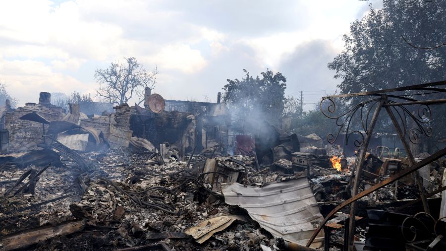 Dix morts en Ukraine et en Russie dans une série de frappes