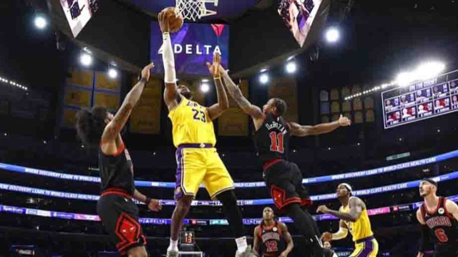 NBA: ambiance joyeuse pour LeBron à Los Angeles, morose pour Curry à San Francisco