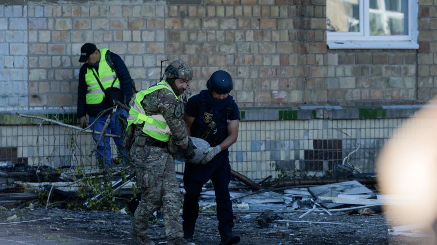 Ukraine: un pont de Kiev et l'institut de recherche nucléaire frappés par des drones russes