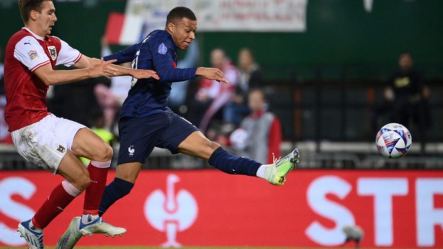 Ligue des nations: Les Bleus évitent le trou d'air grâce à Mbappé