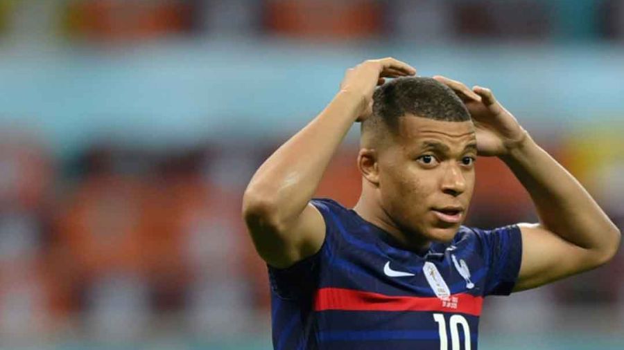 Bleus: sur le racisme, friture sur la ligne entre Mbappé et Le Graët