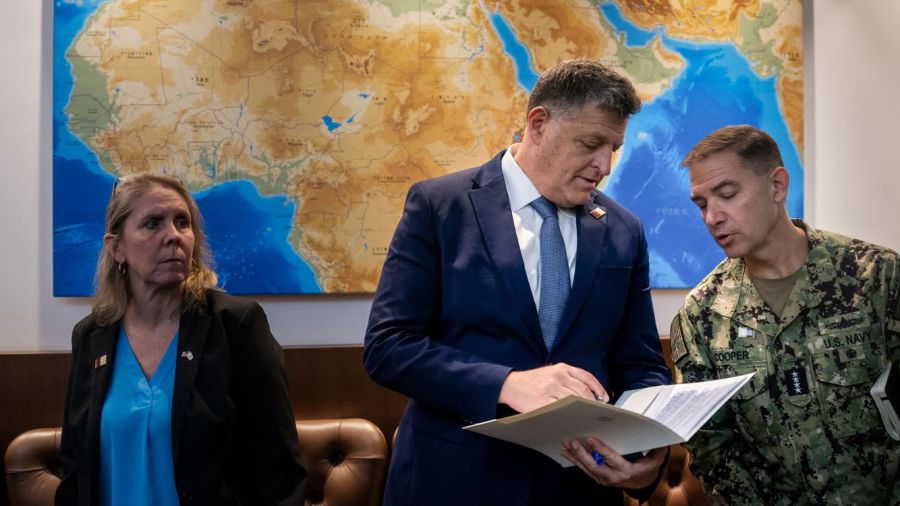 Ormuz: l'armée américaine dit avoir détruit des missiles, des drones et six petits bâteaux iraniens