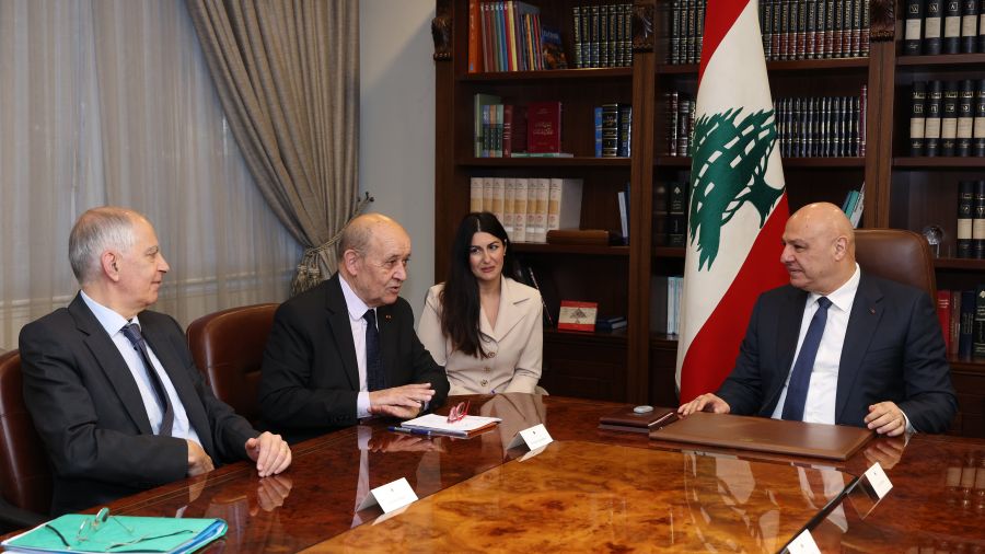 À Beyrouth, Le Drian soutient les efforts de cessez-le-feu