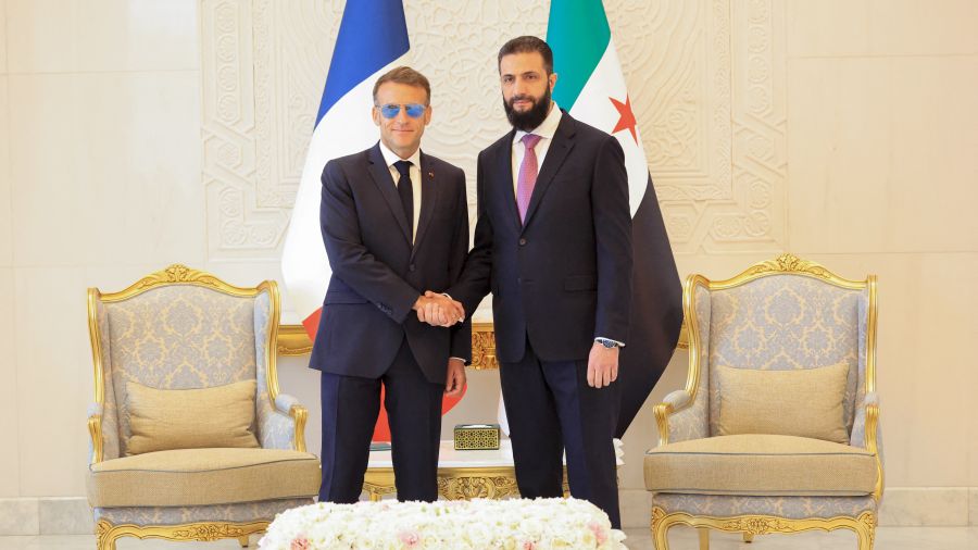 Macron affiche son soutien à Chareh pour stabiliser la Syrie, après deux attentats à Damas