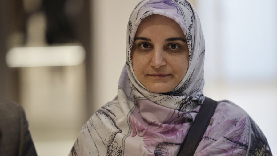 France : l’Iranienne Esfandiari condamnée à un an de prison ferme, annonce faire appel