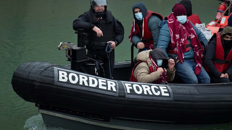 Manche: 31 migrants décédés dans le naufrage d'une embarcation, Paris promet de « retrouver les responsables »