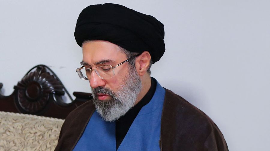 Le guide suprême iranien défie les États-Unis, coup de chaud sur le pétrole