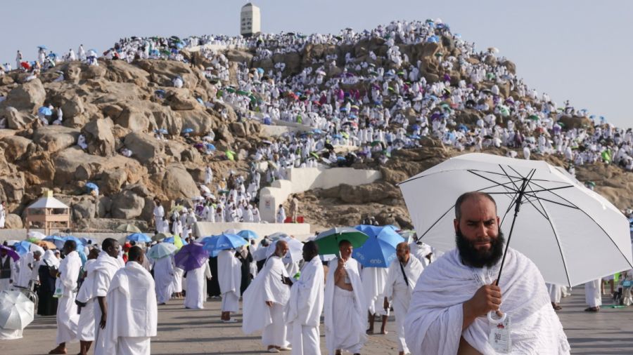 Les fidèles musulmans sur le mont Arafat, étape phare du hajj