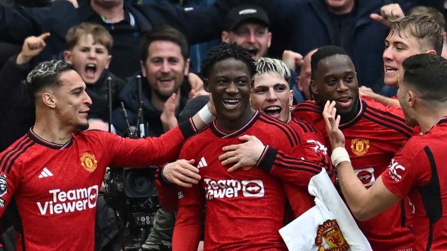 Liverpool glisse à Old Trafford, Arsenal en tête