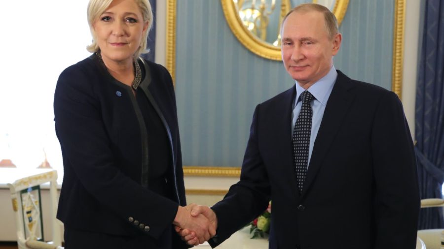 Le Pen - Poutine, une proximité embarassante