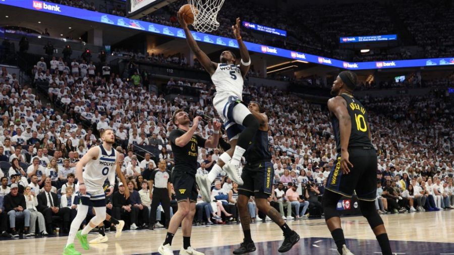 Play-offs NBA: Haliburton punit Cleveland, les Warriors gagnent mais Curry sort blessé