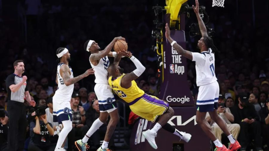 NBA: les Lakers réagissent, OKC et Indiana creusent l'écart