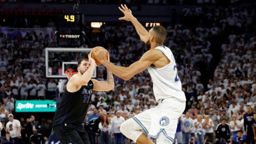 NBA: Doncic crucifie Minnesota, Dallas prend une option sur la finale