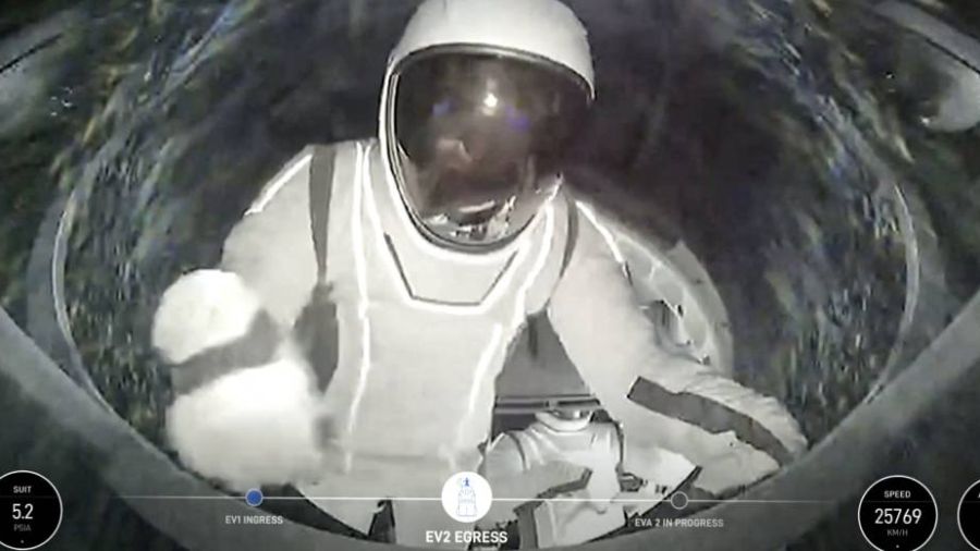 SpaceX marque l'Histoire avec la première sortie spatiale privée