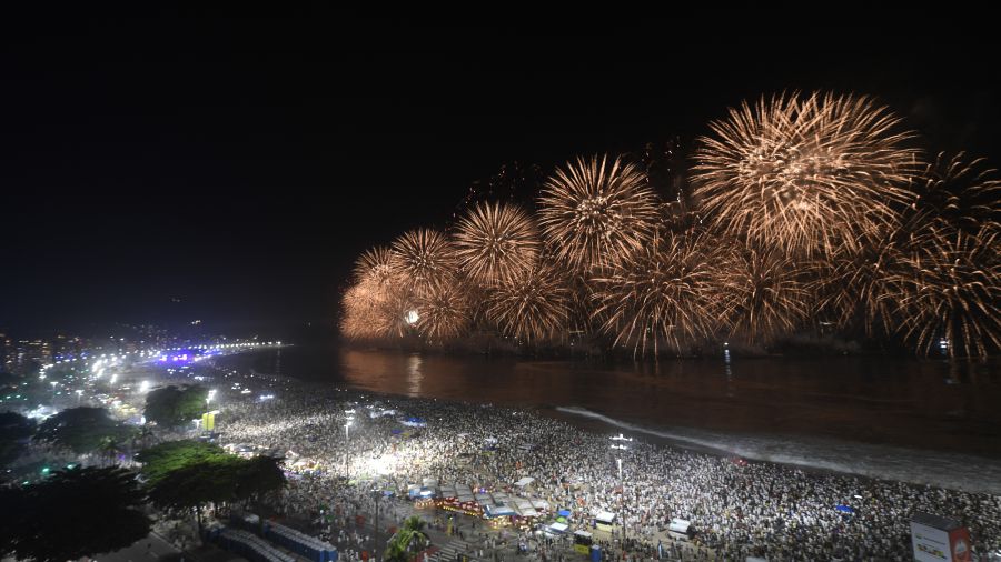 Feux d’artifice et incertitudes : le monde accueille 2026 entre guerres, trêves et espoirs