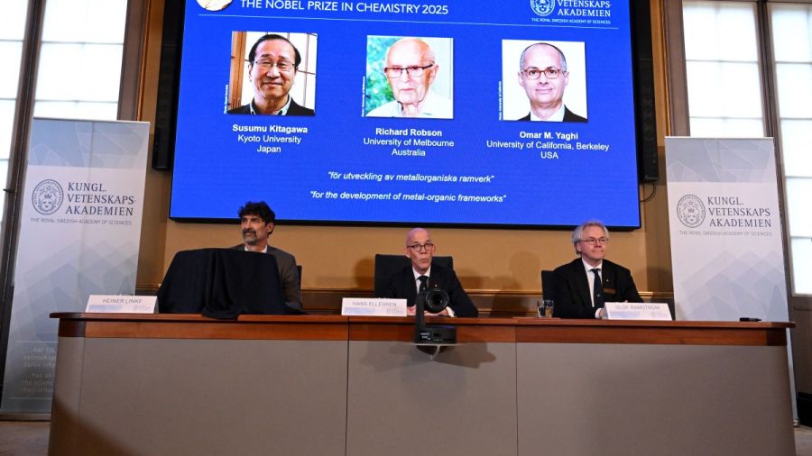 Le Nobel de chimie récompense un trio pour une nouvelle forme de structure moléculaire