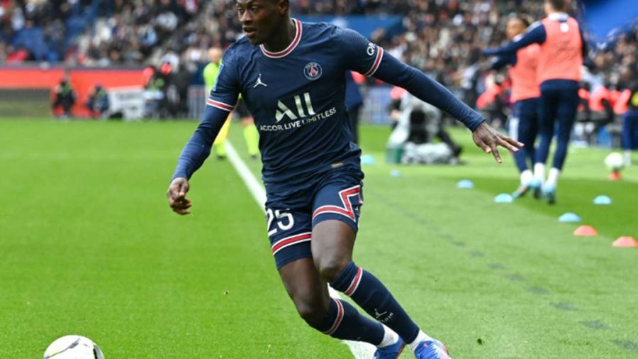 Le PSG recrute définitivement le défenseur portugais Nuno Mendes