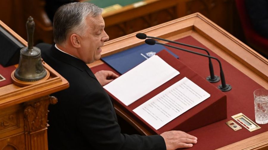 En Hongrie, Orban fustige le \