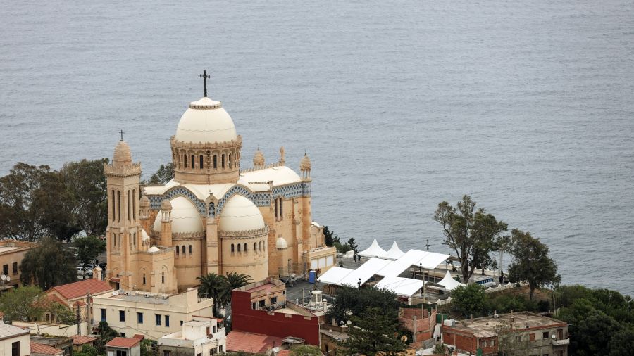Léon XIV est arrivé en Algérie pour une visite historique, la première d'un pape dans le pays 