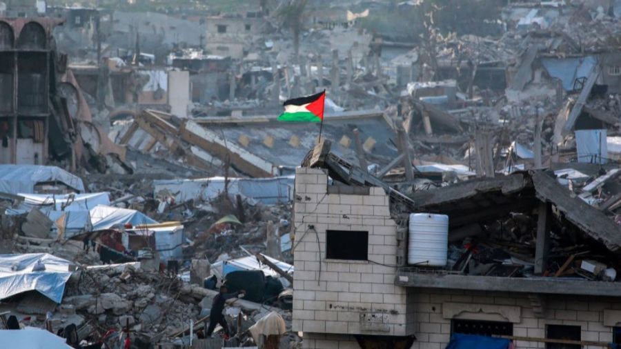 La France soutient un plan arabe pour reconstruire Gaza, excluant totalement le Hamas