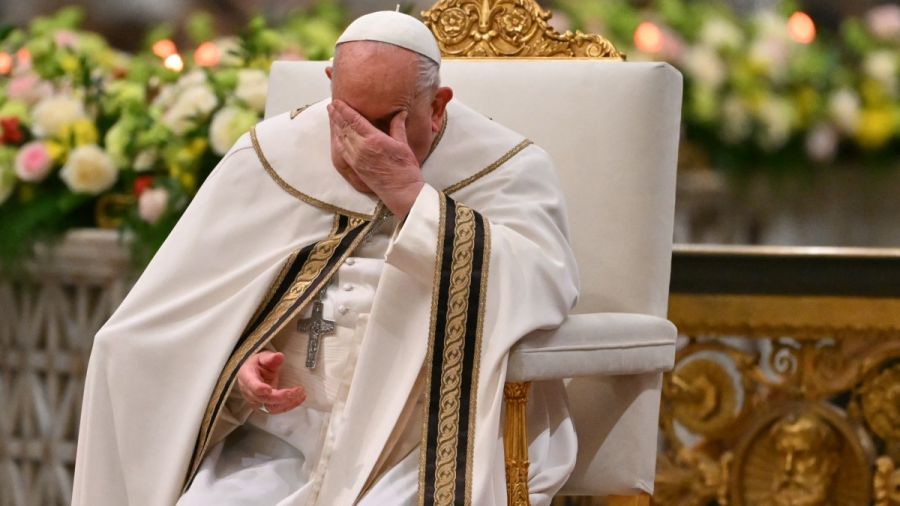 Le pape François hospitalisé à Rome pour une bronchite