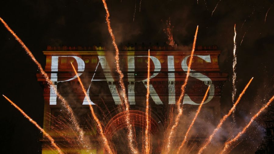 Paris, étoile scintillante des réveillons mondiaux de 2024