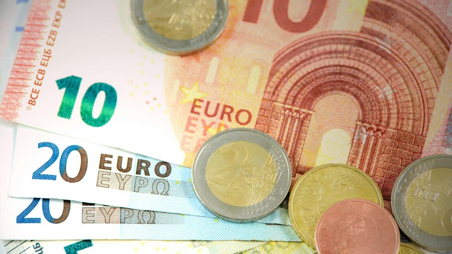 L'euro tombe après la démission du Premier ministre français