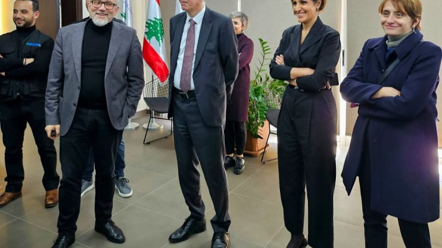 Hervé Magro en visite au CNRS, réaffirme le soutien de la France à la recherche