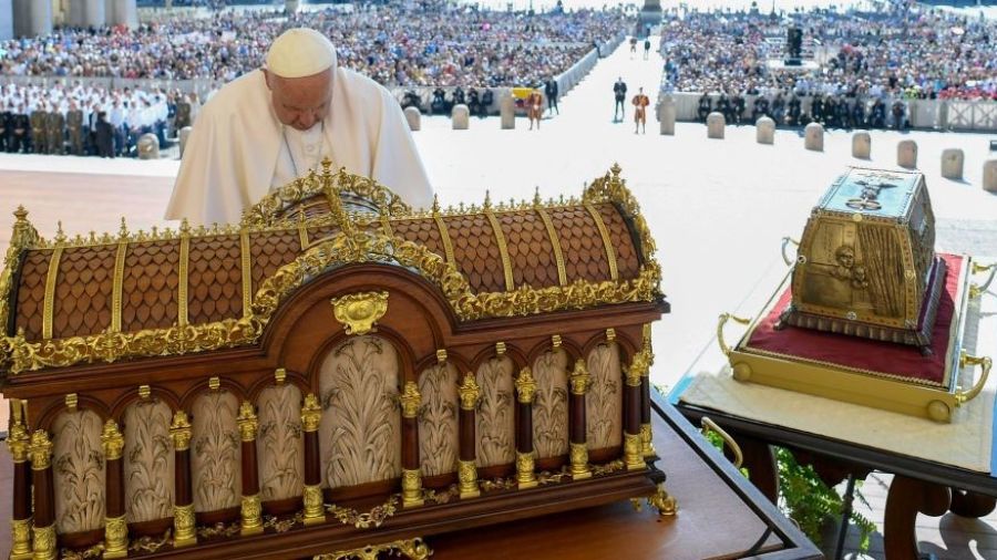 Opération chirurgicale réussie pour le pape François