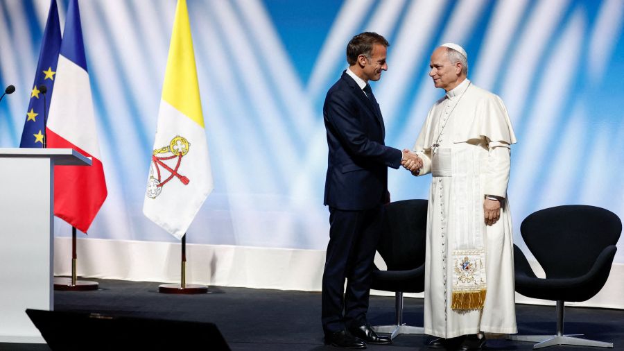À Metz, le pape prône la paix et fustige la «tromperie» dans les relations internationales
