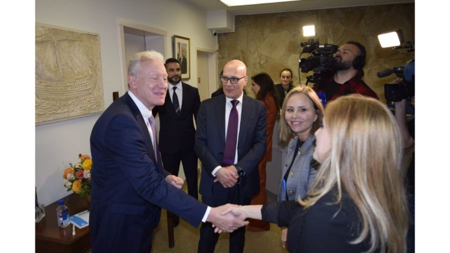 Raggi lance le relevé biométrique pour les passeports libanais à Washington