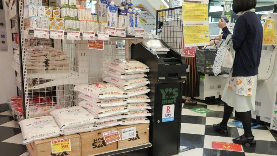 Trump pousse le Japon à importer plus de riz américain, un défi politique majeur pour Tokyo
