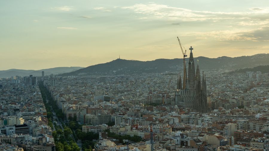 Le pape Léon XIV est arrivé à Barcelone, à la veille d'une messe à la Sagrada Familia