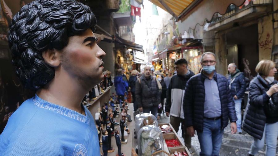 Maradona un an après : le génie statufié à Naples, son souvenir toujours vivace en Argentine
