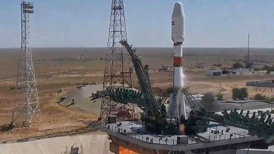 L'agence spatiale russe lance 55 satellites, dont deux iraniens