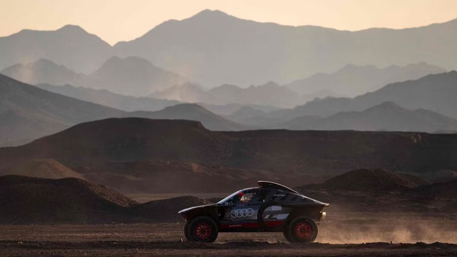 Dakar-2024: Ekström signe le premier temps du prologue auto, Schareina en moto