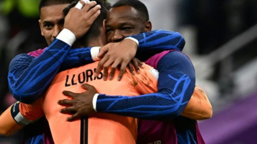 Bleus: Mandanda fait ses adieux, une nouvelle ère débute