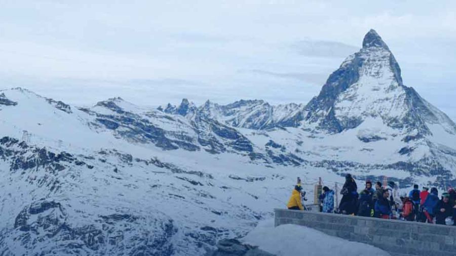 Les glaciers suisses reprennent de l'ampleur après un hiver neigeux