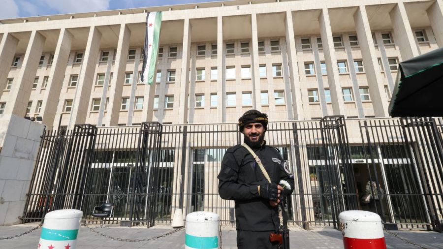 Syrie: Londres lève les sanctions contre 24 entités, dont la banque centrale