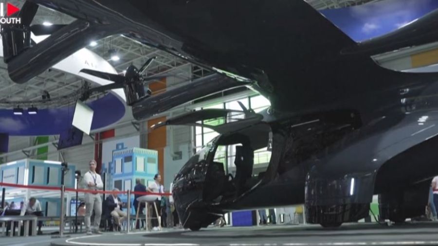 Au Bourget, les commandes de taxis volants électriques décollent