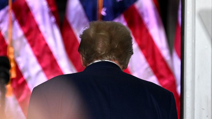Trump sur scène pour contrer Kamala Harris, qui enchaîne les bons sondages