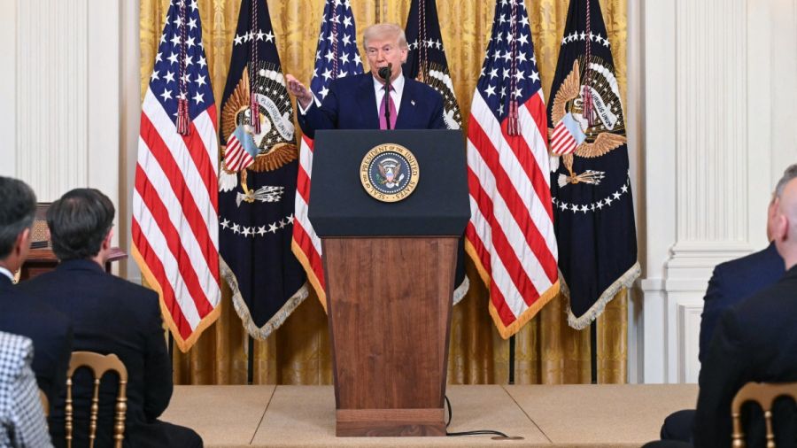 Iran: Trump souffle le chaud et le froid, appelle Israël à la retenue