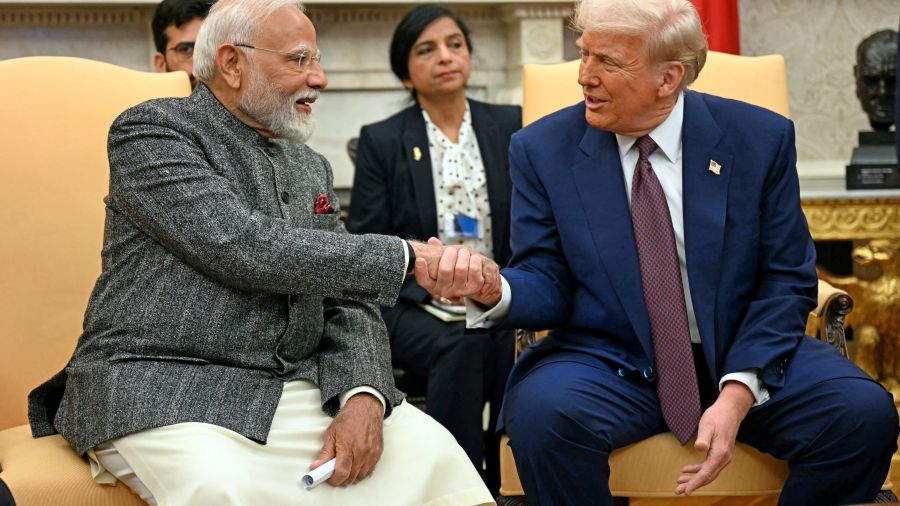 Trump annonce un accord commercial avec l’Inde, Moscou dément la fin des achats de pétrole