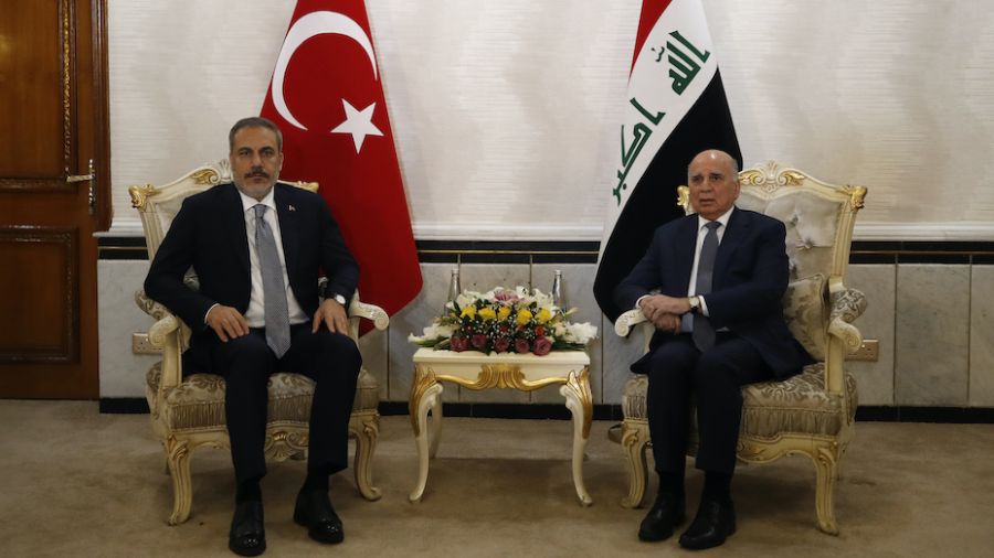 Le chef de la diplomatie turque entame une visite en Irak