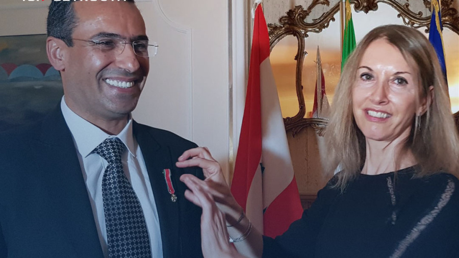 Les insignes de chevalier de l'ordre de l'Étoile d'Italie à Nizar Hani
