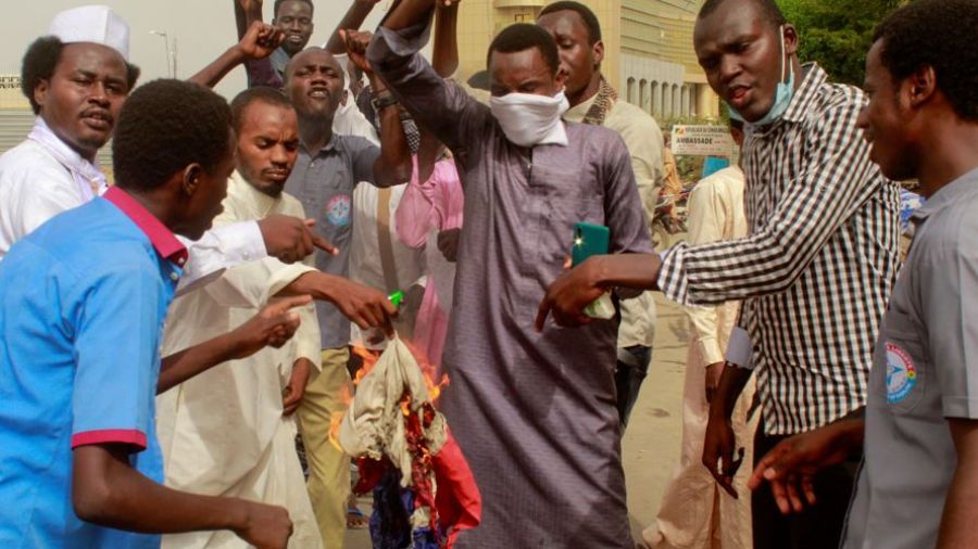 Tchad: le sentiment anti-français s'intensifie, l'ère Déby se prolonge