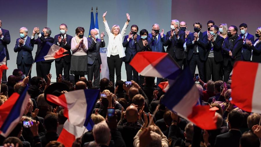 Présidentielle française : l'entourage de Macron cible Pécresse, identifiée comme une menace