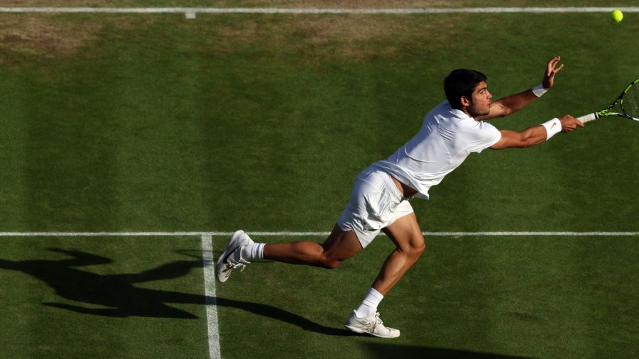 Wimbledon: Alcaraz rejoint Medvedev en demi-finales