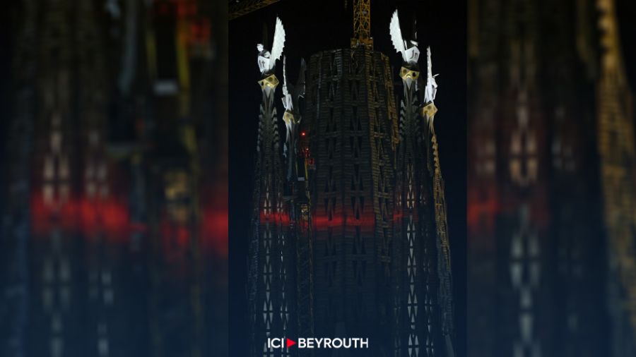 Illumination historique des tours de la Sagrada Família