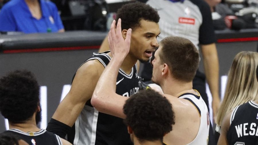 Wemby magique face à Denver, les Cavaliers en playoffs